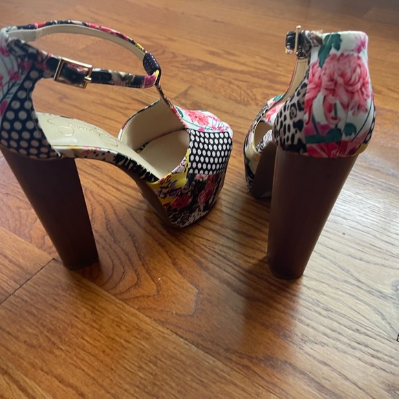 High heel platform heels 5” heel and 2” platform - Picture 3 of 5